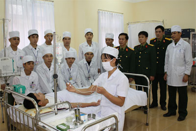 Kết hợp quân dân y trong phòng, chống dịch bệnh, khám bệnh, chữa bệnh và thực hiện các chương trình y tế