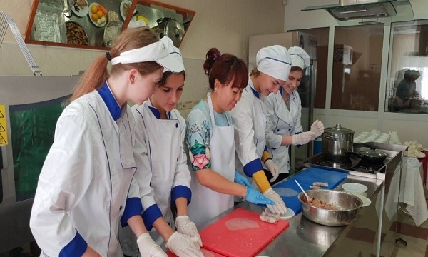 Giới thiệu Văn hóa ẩm thực Việt đến với Ukraina