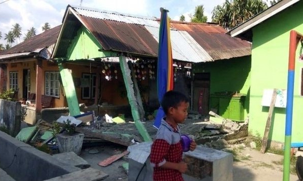 Indonesia: Động đất gây sóng thần ập vào Sulawesi, hơn 380 người chết