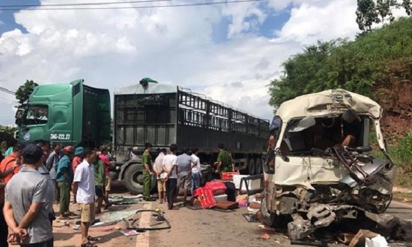 Sơn La: Tai nạn thảm khốc, hơn 12 người bị thương