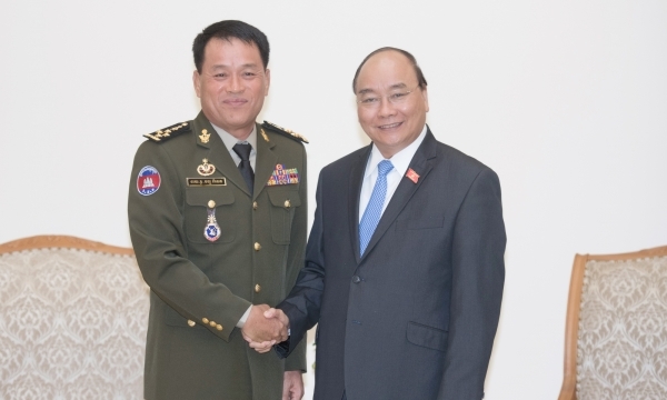 Thủ tướng tiếp Tổng Tư lệnh quân đội Hoàng gia Campuchia