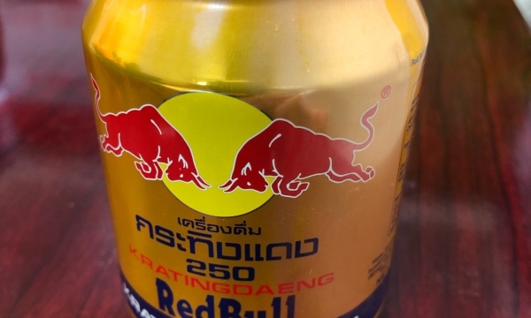  Nước uống tăng lực Red bull: Màu vỏ lon thay đổi “bất thường” người tiêu dùng nghi ngờ hàng giả?