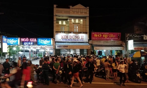 Quảng Nam: Nam thanh niên cầm búa táo tợn xông vào cướp tiệm vàng