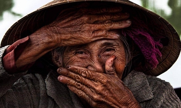 Cụ bà 78 tuổi có 'nụ cười đẹp nhất thế giới' làm đại sứ thương hiệu cho Nhà Việt Nam Vinahouse 