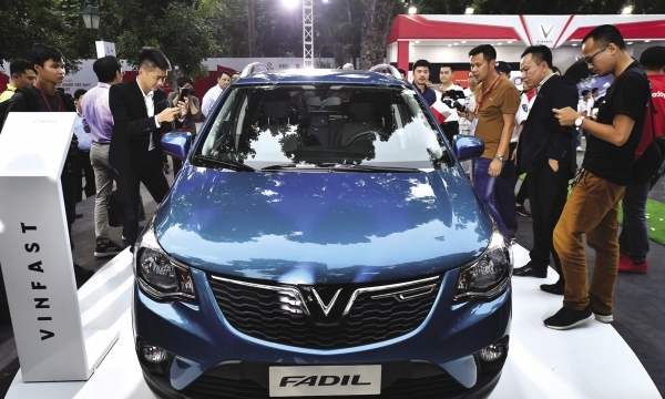 Suzuki Swift giá 176 triệu tái xuất, Fadil của VinFast vẫn “bình chân như vại”