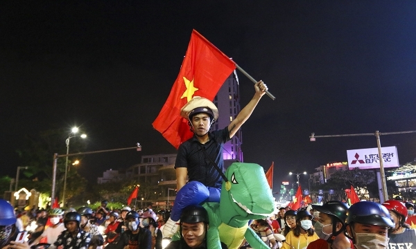 Người dân Đà Nẵng đi 'bão' mừng chiến thắng của đội tuyển Việt Nam