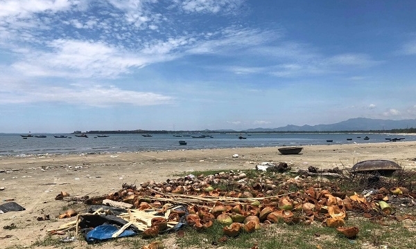 Quảng Nam: Rác bủa vây đảo Tam Hải do chưa thống nhất việc xử lý