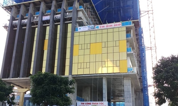 Đà Nẵng: Cất nóc tòa tháp 33 tầng sử dụng kính cường lực dát vàng