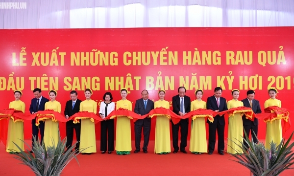 Thủ tướng Nguyễn Xuân Phúc  thăm Công ty thực phẩm xuất khẩu Đồng Giao