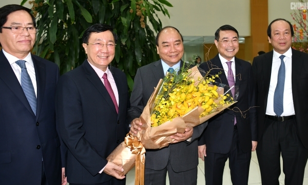 Thủ tướng Nguyễn Xuân Phúc thăm ngân hàng chính sách xã hội