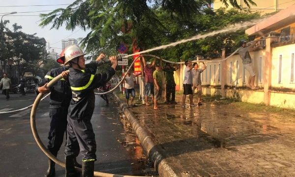 Đà Nẵng: Cháy kho hàng trong trường học, nhiều học sinh sơ tán