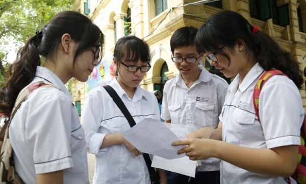 Điểm chuẩn vào lớp 10 theo chương trình song bằng tú tài tại Hà Nội