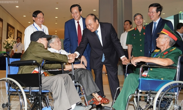 Thủ tướng Nguyễn Xuân Phúc dự Gặp mặt tuyên dương thương binh nặng tiêu biểu toàn quốc