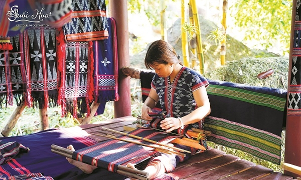 Tôn vinh nghề tơ lụa và thổ cẩm Việt Nam