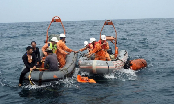 Hành trình xuyên đêm cứu 10 thuyền viên tàu Thái Thụy 88 gặp nạn trên biển