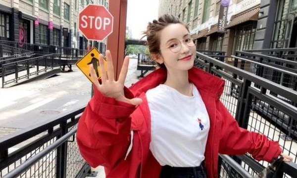 Zhang 'BB'Xi cô gái trẻ kiếm triệu USD trên online