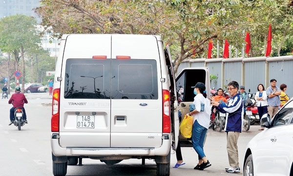 'Xe dù' tuyến Hà Nội - Quảng Ninh nhiều gấp bốn lần xe có phép