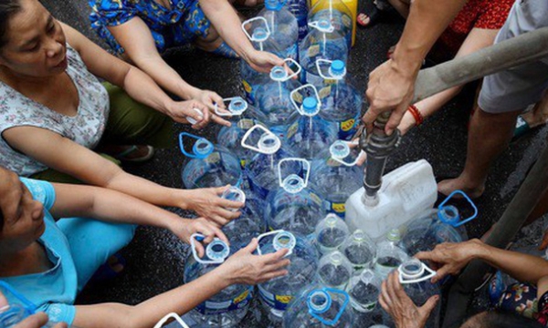 Hà Nội khuyến cáo người dân không sử dụng nước Sông Đà nhiễm bẩn để nấu ăn