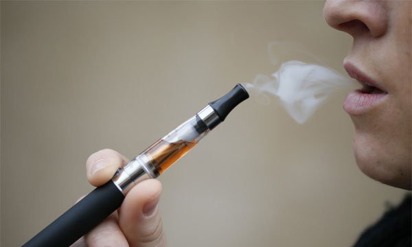 Mỹ cảnh báo thuốc lá điện tử có thể gây bệnh về phổi