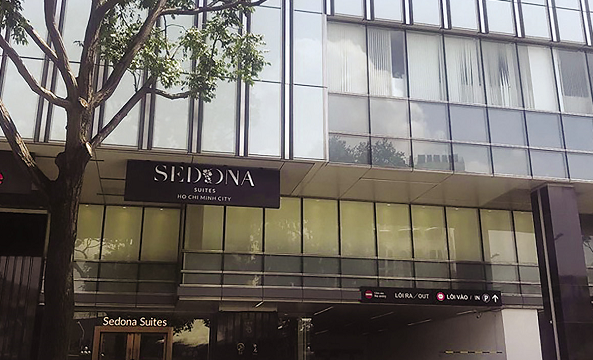 Thang máy khách sạn Sedona Suites Hotel “nhốt” khách gần 2 giờ