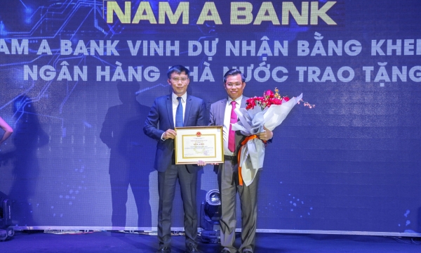 Nam A Bank nhận bằng khen của Thống đốc Ngân hàng Nhà nước 
