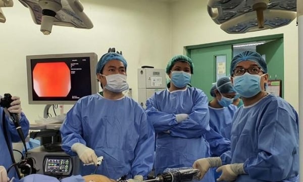 Các bác sĩ Việt Nam hỗ trợ đồng nghiệp Philippines phẫu thuật bằng robot