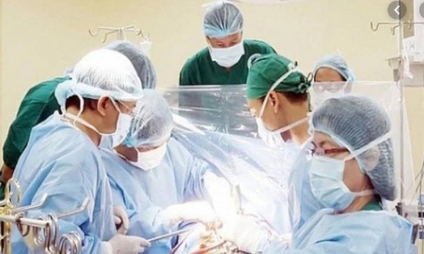 Vĩnh Long: Nữ bệnh nhân bị khối u lở loét do đắp thuốc nam của thầy lang
