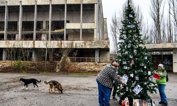 Ukraine: Kích cầu du lịch bằng cây thông Noel ở “thị trấn ma” Pripyat, Chernobyl