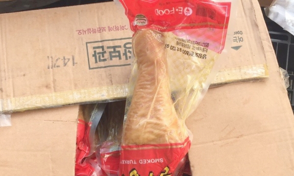 Triệt phá kho chứa 25 tấn đùi gà tây Hàn Quốc hết hạn sử dụng