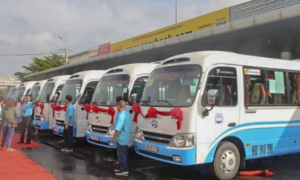 Ngày đầu năm, khai trương tuyến xe buýt Huế - Đà Nẵng