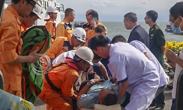 “Xuyên đêm” cứu thuyền viên tàu nước ngoài gặp nạn trên biển ngày đầu năm mới