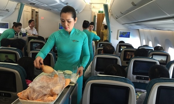 Ngừa dịch cúm Corona, Vietnam Airlines tạm ngưng phục vụ suất ăn trên chuyến bay