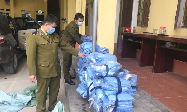 Lạng Sơn tạm giữ 200 bộ quần áo bảo hộ không rõ nguồn gốc