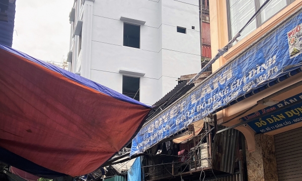 Hoàn Kiếm (Hà Nội): Chính quyền có 'bật đèn xanh' cho loạt sai phạm 'phá nát' quy hoạch phố cổ ở phường Đồng Xuân? 