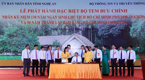 Thủ tướng Nguyễn Xuân Phúc dự lễ khánh thành Đền Chung, Nam Đàn, Nghệ An