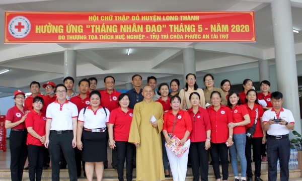 Vedan Việt Nam tặng  quà cho các hộ nghèo khuyết tật tại huyện Long Thành, tỉnh Đồng Nai