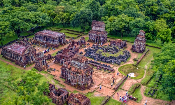 Phát hiện đài thờ sa thạch Linga - Yoni liền khối thế kỷ IX lớn nhất Việt Nam tại Mỹ Sơn   