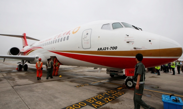 Hãng sản xuất máy bay COMAC của Trung Quốc giao đợt máy bay thương mại ARJ21 đầu tiên