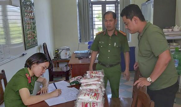 Đà Nẵng: Phát hiện hơn 1.200 gói hạt nêm, mì chính giả   
