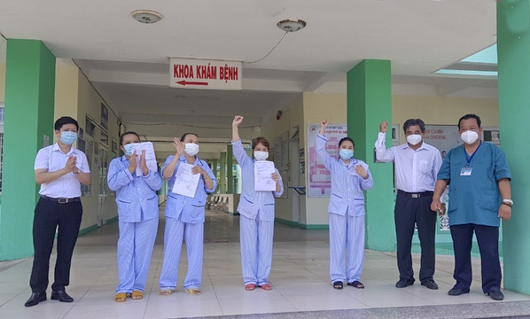 Bệnh viện Phổi Đà Nẵng cho xuất viện 4 bệnh nhân Covid-19 đầu tiên