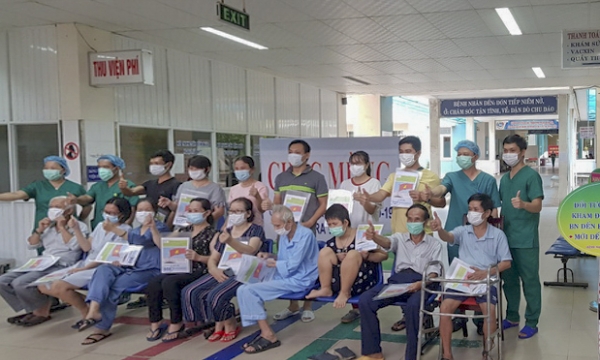 Đà Nẵng: 16 bệnh nhân COVID-19 xuất viện, có sản phụ vừa sinh em bé