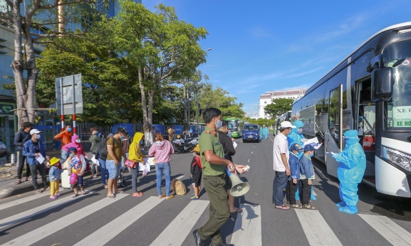 Khoảnh khắc đưa 728 người Quảng Ngãi bị mắc kẹt ở Đà Nẵng về quê   