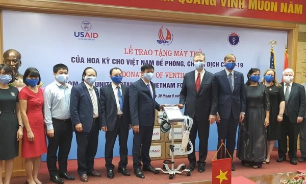 Hoa Kỳ tặng máy thở hỗ trợ Việt Nam trong công tác phòng, chống dịch Covid-19