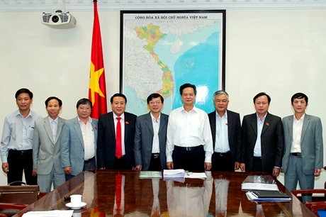Thủ tướng Nguyễn Tấn Dũng làm việc với lãnh đạo tỉnh Quảng Trị
