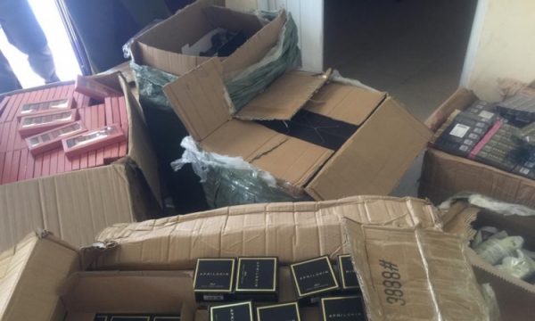 Đà Nẵng: Phát hiện 6000 đơn vị mỹ phẩm nhập lậu, chủ lô hàng bỏ trốn