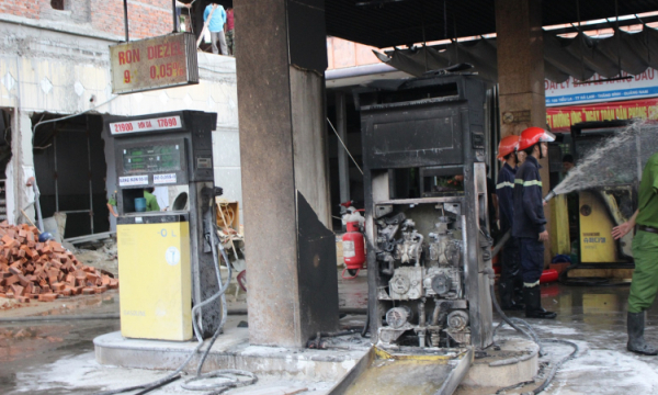Quảng Nam: Xe bồn tiếp nhiên liệu bốc cháy