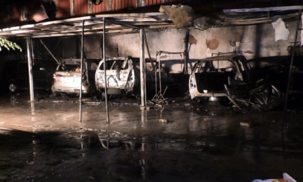 Đà Nẵng: Gara bốc cháy trong đêm, nhiều ô tô bị thiêu rụi