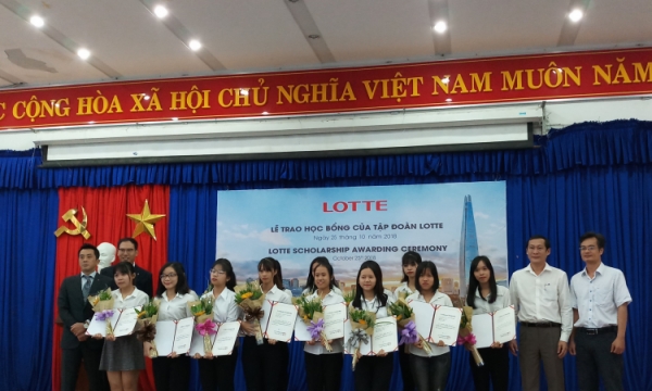 Tặng học bổng 4.500 USD cho sinh viên các trường đại học Đà Nẵng 