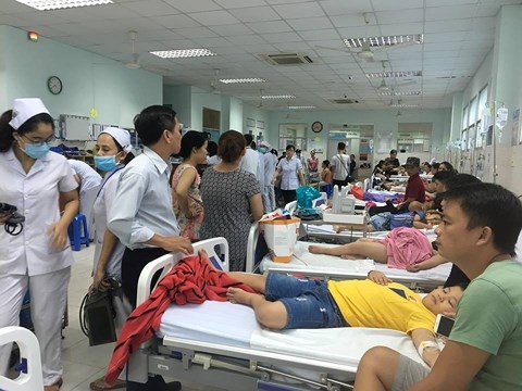 TP.HCM: Nghi ngộ độc bánh mì chà bông khiến 30 trẻ nhập viện khẩn cấp