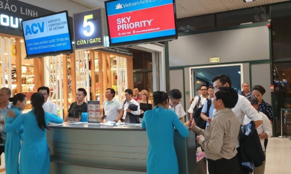 Hành khách Vietnam Airlines phản ứng vì 'bị nhốt' trên máy bay trong điều kiện nóng bức